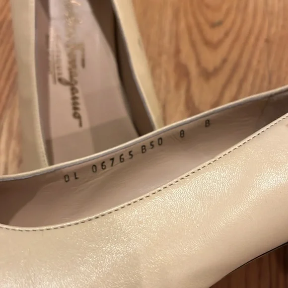 Salvatore Ferragamo Cream and Black Leather Block Heel Pumps Size 8B - Picture 8 of 10